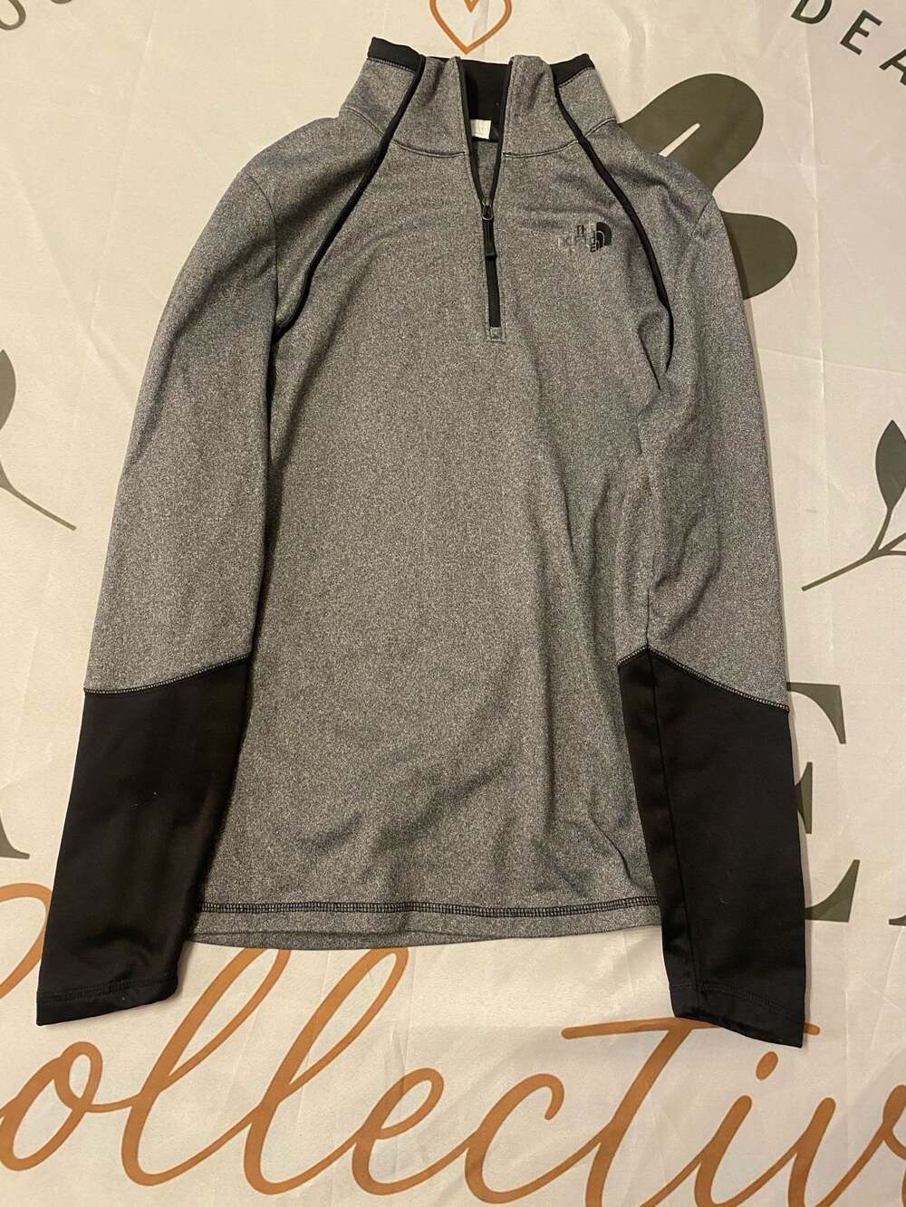 The North Face Women's Heather Grey and Black Long Sleeve 1/4 Zip Athletic Pullo